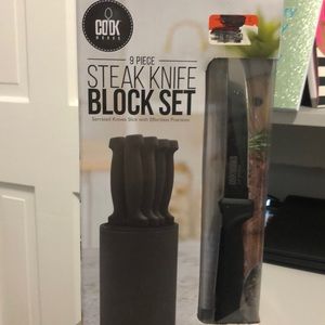 Brand new steak knife block set